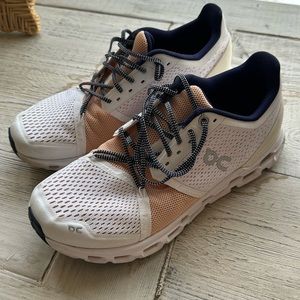 OnCloud womens Cloudswift 8.5 - VERY GOOD condition
